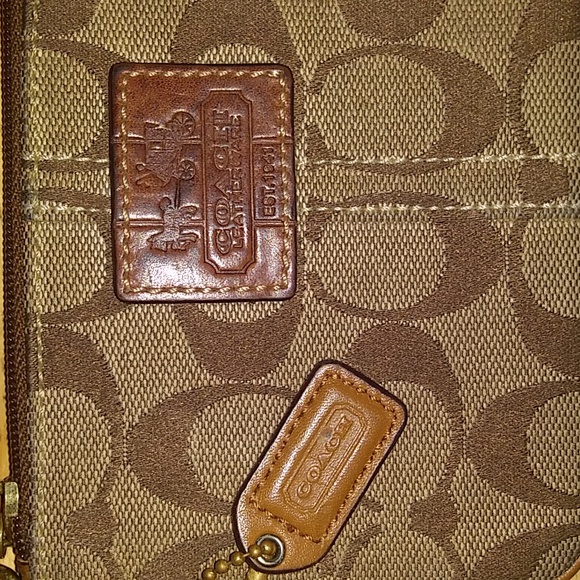 Coach wristlet - Picture 2 of 2